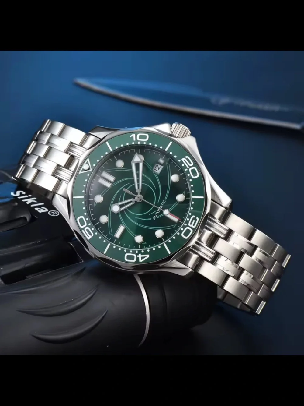New Automatic Men's Green 007 Diver Watch with Stainless Steel Bracelet